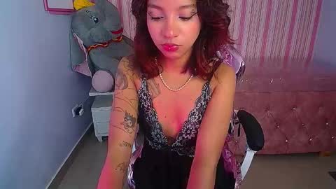 Snapshot of lyynn_ch chatting on October 8, 4:44 pm Lyn online show from October 8, 4:44 pm