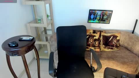 Snapshot of m1lk_choc chatting on February 2, 2:13 pm Mila online show from February 2, 2:13 pm