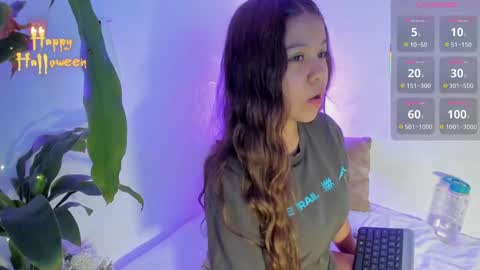 Snapshot of m1lk_choc chatting on October 12, 9:39 pm Mila online show from October 12, 9:39 pm