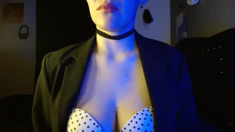 Noah Askew online show from November 25, 6:26 am