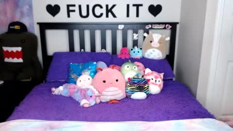 Mackenzie Wolfe online show from October 20, 3:31 am