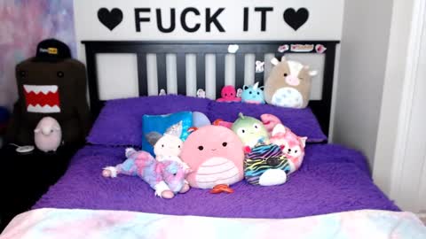 Mackenzie Wolfe online show from November 17, 6:25 am