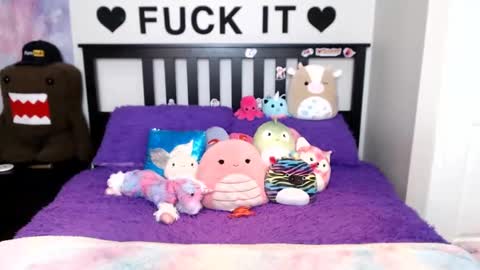 Mackenzie Wolfe online show from September 10, 5:40 am