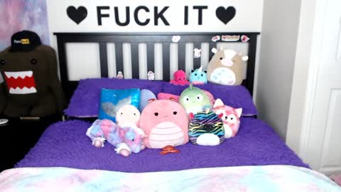 Mackenzie Wolfe online show from January 4, 9:32 am