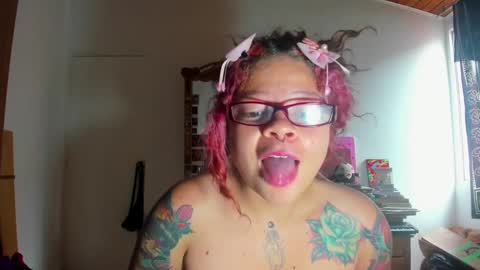 Snapshot of madam_sativa chatting on March 7, 1:07 pm di online show from March 7, 1:07 pm