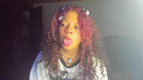 Snapshot of madam_sativa chatting on January 28, 11:17 am di online show from January 28, 11:17 am