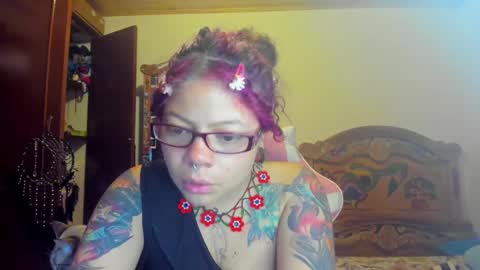 Snapshot of madam_sativa chatting on February 17, 7:33 pm di online show from February 17, 7:33 pm