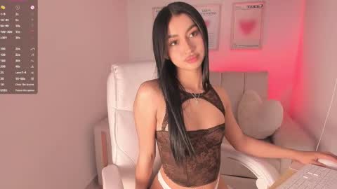 Snapshot of maddy_bronw chatting on October 1, 11:09 pm Maddy online show from October 1, 11:09 pm