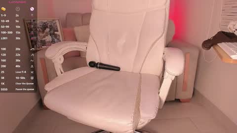 Snapshot of maddy_bronw chatting on October 16, 10:56 pm Maddy online show from October 16, 10:56 pm