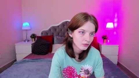Snapshot of madelaines chatting on October 7, 9:25 am madelaines online show from October 7, 9:25 am