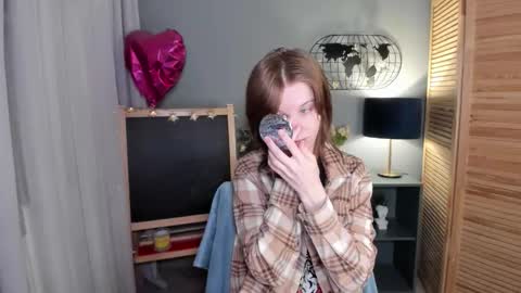 Snapshot of madelaines chatting on October 17, 11:24 am madelaines online show from October 17, 11:24 am