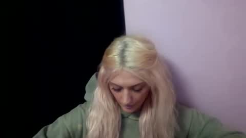 madeline online show from November 30, 9:19 pm