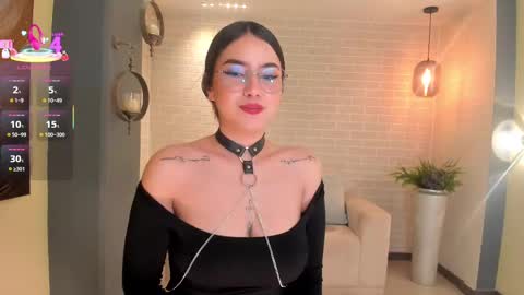 Maddi Collins online show from March 4, 9:22 pm