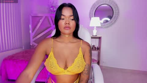 Snapshot of madisson_davon chatting on December 6, 4:06 pm Madisson Davon online show from December 6, 4:06 pm