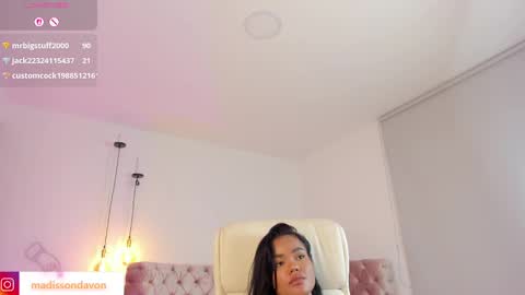 Snapshot of madisson_davon chatting on September 12, 10:39 pm Madisson Davon online show from September 12, 10:39 pm