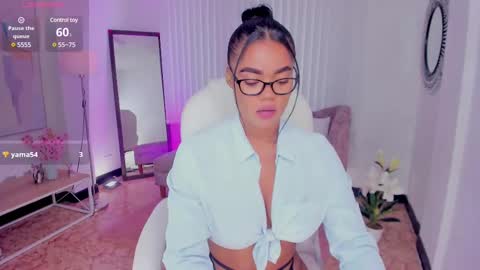 Snapshot of madisson_davon chatting on March 6, 2:29 pm Madisson Davon online show from March 6, 2:29 pm