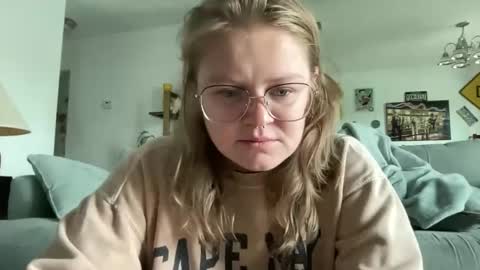 madlymads online show from December 18, 2:33 pm