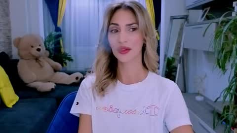 Madye Roberts online show from October 3, 10:04 pm