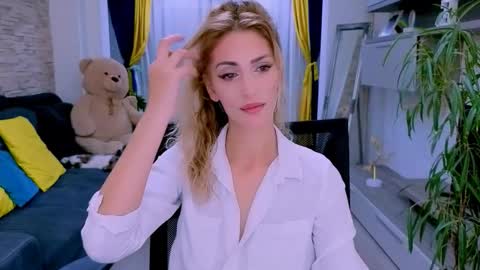 Madye Roberts online show from October 24, 11:01 pm