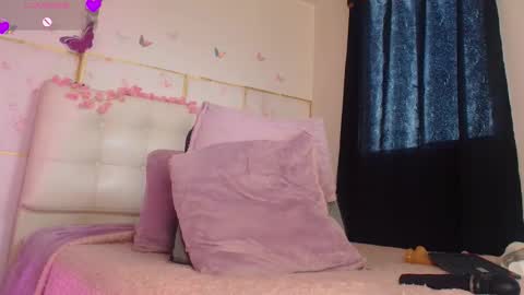 madysson__js_ online show from March 12, 5:48 pm