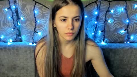 Snapshot of maggiecake chatting on December 9, 6:34 am Maggie online show from December 9, 6:34 am
