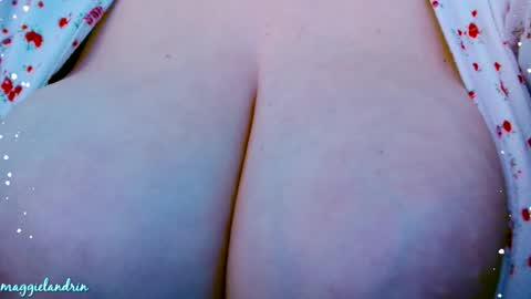 Maggie   online show from December 19, 4:37 am