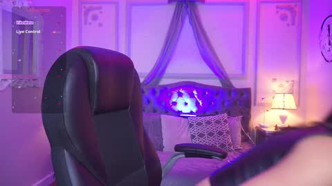Snapshot of maggietime chatting on December 8, 8:36 pm online show from December 8, 8:36 pm
