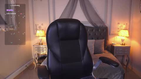 Snapshot of maggietime chatting on February 25, 8:21 pm online show from February 25, 8:21 pm