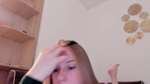 Alice  online show from November 6, 1:06 pm