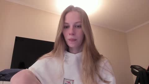 Snapshot of magic_couple13 chatting on February 13, 12:54 pm Alice online show from February 13, 12:54 pm