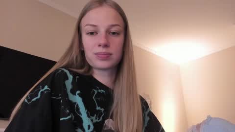 Snapshot of magic_couple13 chatting on December 5, 10:01 am Alice online show from December 5, 10:01 am