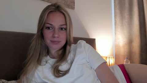 Snapshot of magic_couple13 chatting on September 16, 12:35 pm Alice online show from September 16, 12:35 pm