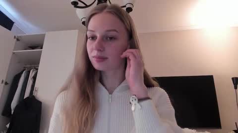 Snapshot of magic_couple13 chatting on February 25, 9:20 am Alice online show from February 25, 9:20 am