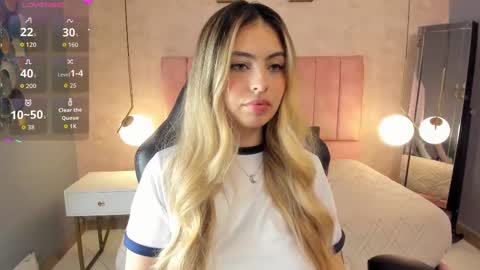 Snapshot of magic_fernanda chatting on October 14, 9:39 pm Fer online show from October 14, 9:39 pm
