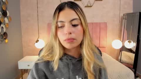 Snapshot of magic_fernanda chatting on October 15, 10:34 pm Fer online show from October 15, 10:34 pm