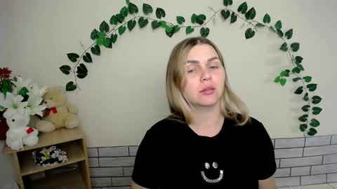 magic_katarina_ online show from December 18, 7:19 pm