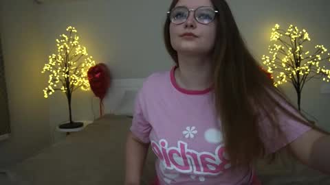 Snapshot of magicpeachhs chatting on February 28, 7:05 am Emily online show from February 28, 7:05 am
