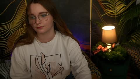 Snapshot of magicpeachhs chatting on December 19, 3:08 pm Emily online show from December 19, 3:08 pm