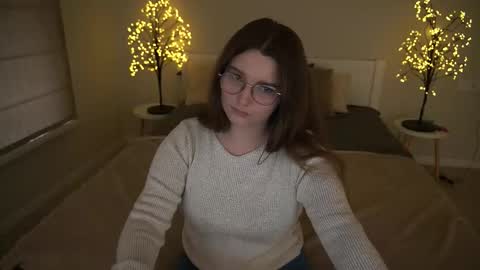 Snapshot of magicpeachhs chatting on September 24, 1:10 pm Emily online show from September 24, 1:10 pm