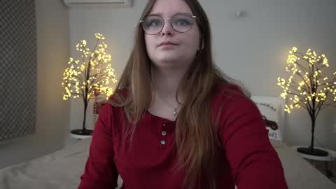 Snapshot of magicpeachhs chatting on January 13, 6:16 am Emily online show from January 13, 6:16 am