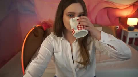 Snapshot of magicpeachhs chatting on September 17, 12:58 pm Emily online show from September 17, 12:58 pm