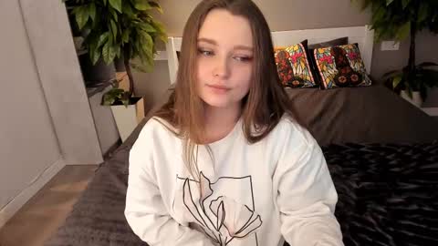 Snapshot of magicpeachhs chatting on October 9, 2:10 pm Emily online show from October 9, 2:10 pm