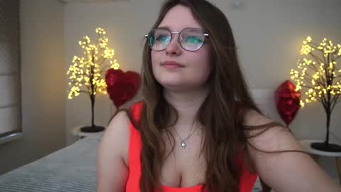 Snapshot of magicpeachhs chatting on March 11, 7:03 am Emily online show from March 11, 7:03 am