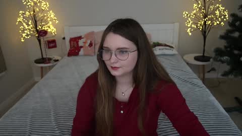 Snapshot of magicpeachhs chatting on December 17, 1:49 pm Emily online show from December 17, 1:49 pm