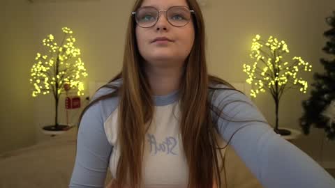 Snapshot of magicpeachhs chatting on January 16, 1:36 pm Emily online show from January 16, 1:36 pm