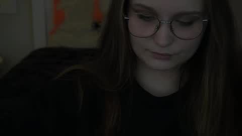 Snapshot of magicpeachhs chatting on October 20, 12:30 pm Emily online show from October 20, 12:30 pm