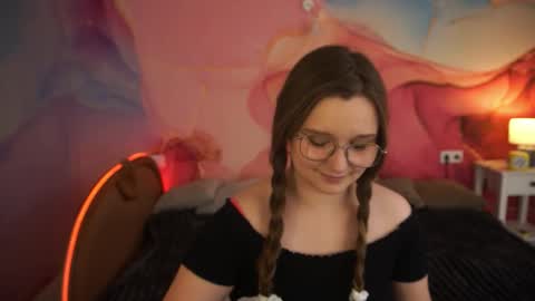 Snapshot of magicpeachhs chatting on October 16, 1:14 pm Emily online show from October 16, 1:14 pm
