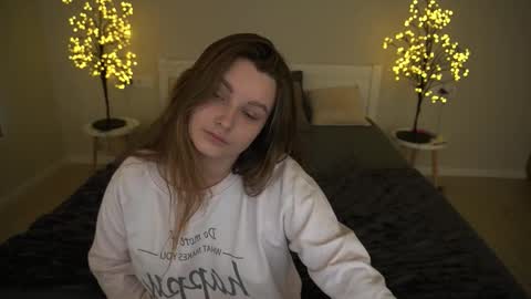 Snapshot of magicpeachhs chatting on October 3, 7:02 am Emily online show from October 3, 7:02 am