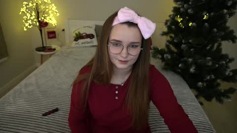 Snapshot of magicpeachhs chatting on December 9, 2:17 pm Emily online show from December 9, 2:17 pm