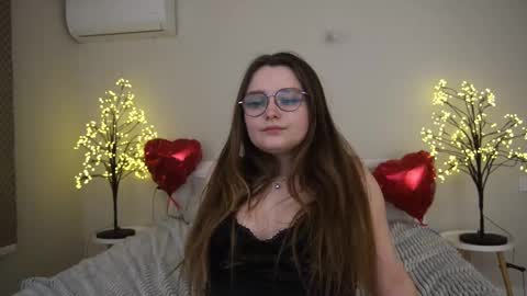 Snapshot of magicpeachhs chatting on March 5, 4:57 pm Emily online show from March 5, 4:57 pm